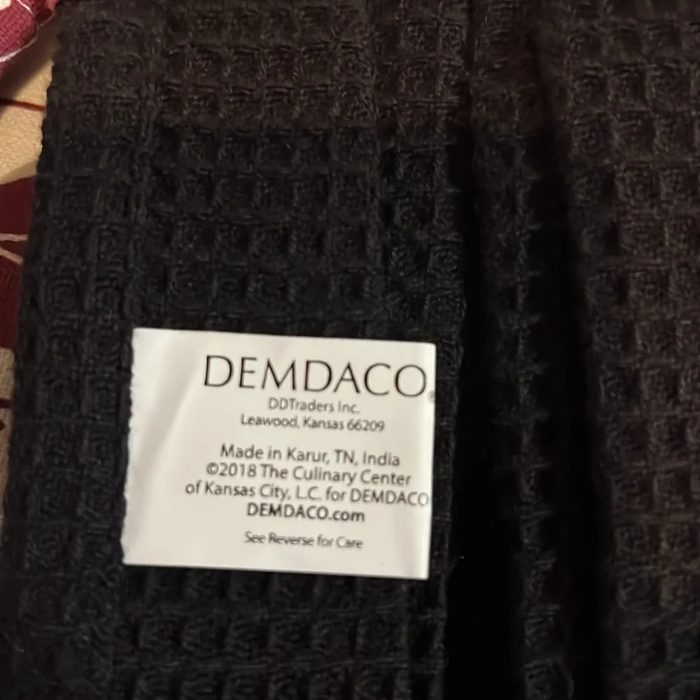 Demdaco Kitchen‎ Boa “OH LOOK, IT’S WINE O’CLOCK”, NWT